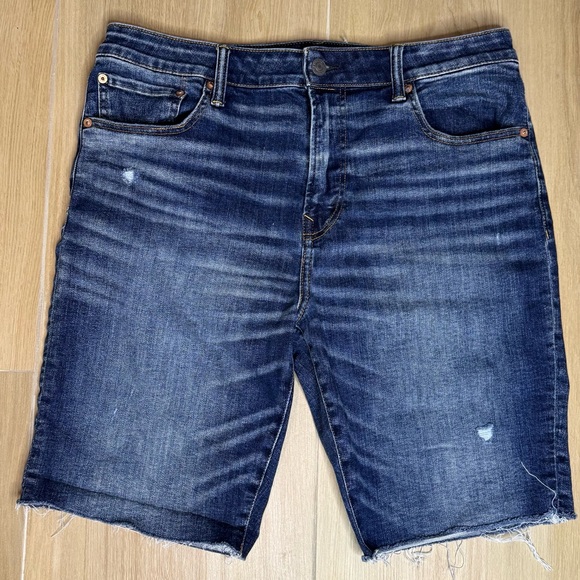 American Eagle Airflex + 9” Denim Shorts. Size 36 - Picture 6 of 10